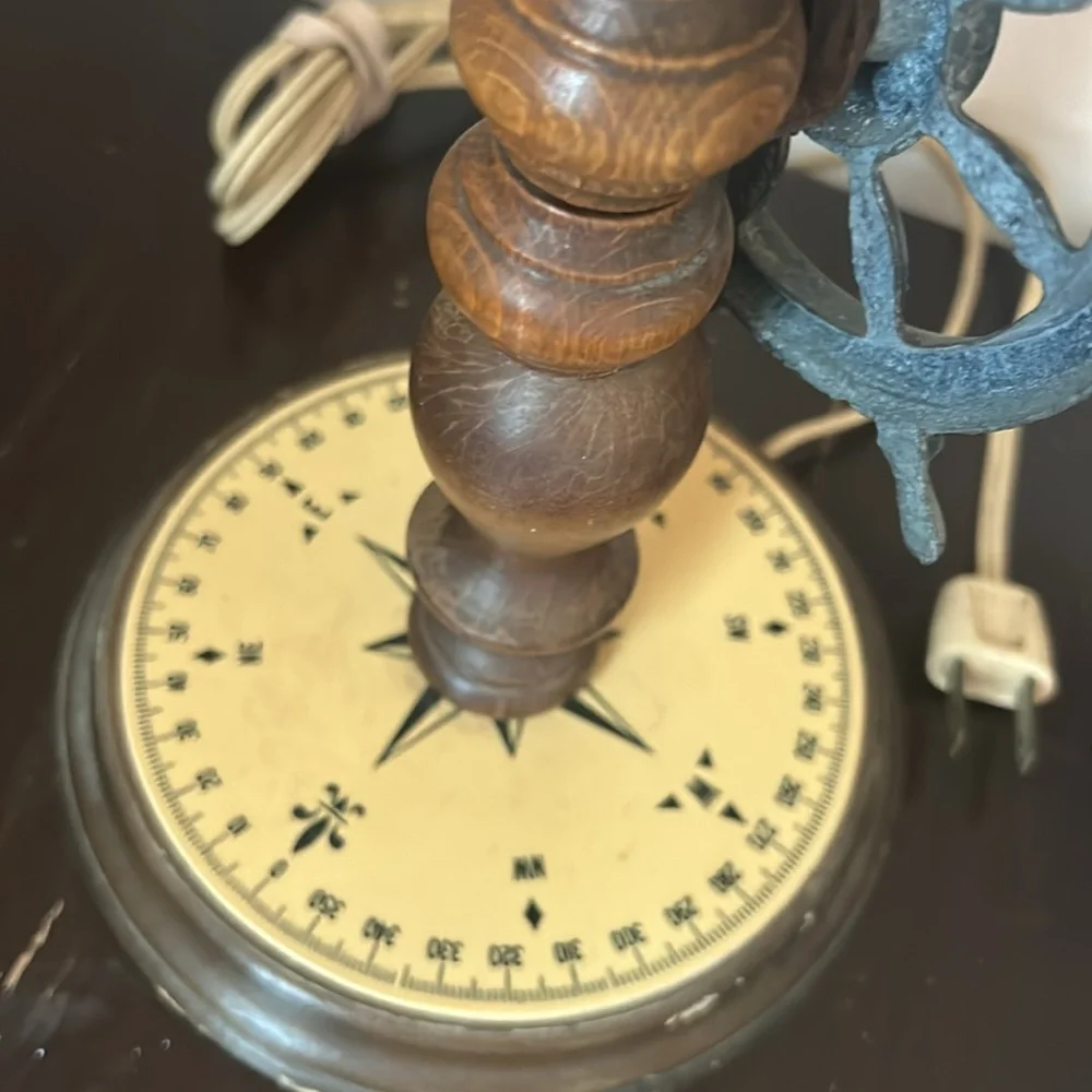 CVintage Nautical Ships Wheel Compass Table Lamp